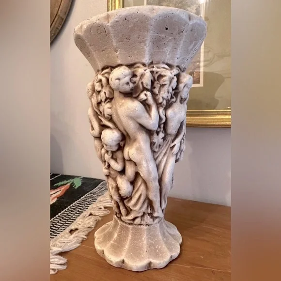 Vintage Vase with Nude Silhouettes - Picture 2 of 6